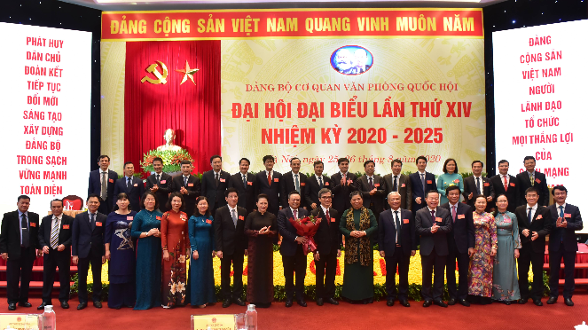 Chủ tịch Quốc hội Nguyễn Thị Kim Ngân, các Phó Chủ tịch Quốc hội chúc mừng Ban chấp hành nhiệm kỳ 2020-2025 Ảnh: Quang Khánh Chủ tịch Quốc hội Nguyễn Thị Kim Ngân, các Phó Chủ tịch Quốc hội chúc mừng Ban chấp hành nhiệm kỳ 2020-2025 Ảnh: Quang Khánh