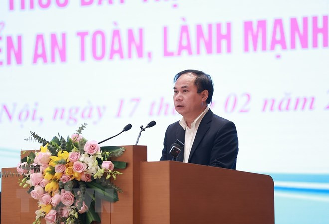 Thứ trưởng Bộ Xây dựng Nguyễn Văn Sinh trình bày báo cáo. Ảnh: Dương Giang/TTXVN Thủ tướng: Thúc đẩy thị trường bất động sản phát triển lành mạnh -0