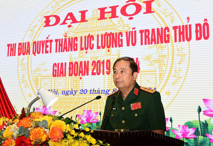 Thượng tướng Phùng Sĩ Tấn, Phó Tổng Tham mưu trưởng Quân đội nhân dân Việt Nam phát biểu tại Đại hội. Ảnh: V.T Bí thư Thành ủy Bùi Thị Minh Hoài dự Đại hội Thi đua Quyết thắng lực lượng vũ trang Thủ đô -0