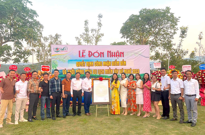 Quang cảnh buổi lễ đón nhận Khu sinh thái Hòn Mát điểm du lịch của Nghệ An Công nhận Khu sinh thái Hòn Mát điểm du lịch của Nghệ An -0