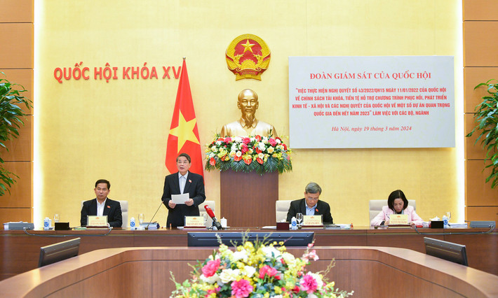 Đánh giá, rút kinh nghiệm trong triển khai các chính sách tài khóa, tiền tệ ảnh 1 Đoàn giám sát làm việc với 5 bộ, ngành, cơ quan