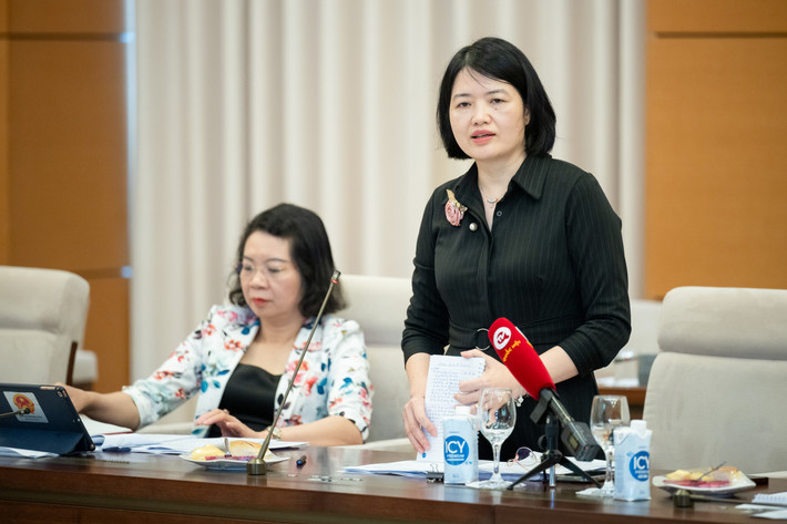 Phó Chủ nhiệm Ủy ban Văn hóa, Giáo dục Nguyễn Thị Mai Thoa phát biểu. Ảnh: Hồ Long Phó Chủ tịch Quốc hội Nguyễn Khắc Định chủ trì làm việc với 3 Bộ về thực hiện pháp luật về đơn vị sự nghiệp công lập -0