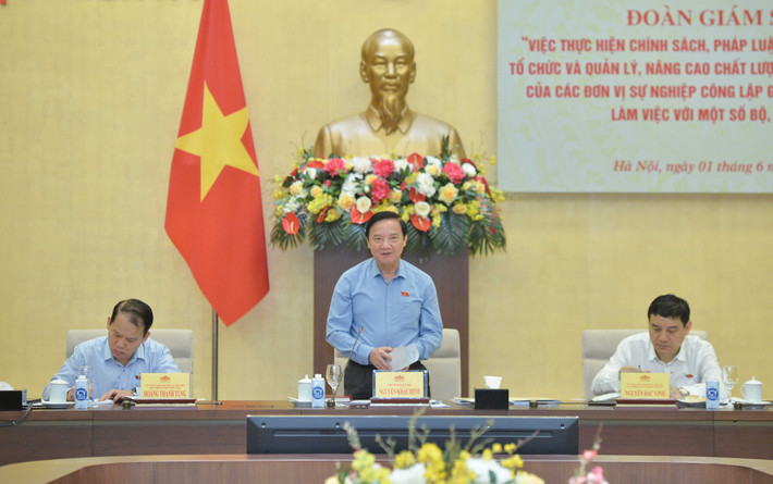 Phó Chủ tịch Quốc hội Nguyễn Khắc Định chủ trì làm việc với 3 bộ về thực hiện pháp luật về đơn vị sự nghiệp công lập. Ảnh: Hồ Long Phó Chủ tịch Quốc hội Nguyễn Khắc Định chủ trì làm việc với 3 Bộ về thực hiện pháp luật về đơn vị sự nghiệp công lập -0