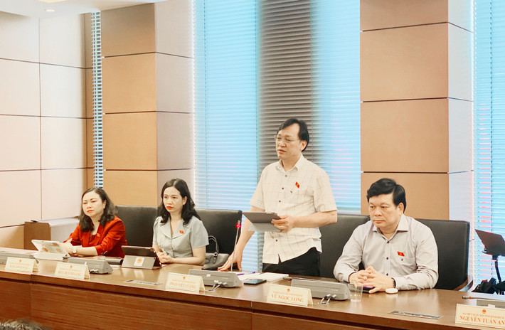 Các ĐBQH phát biểu tại phiên thảo luận tổ Kỳ họp thứ Bảy, Quốc hội Khóa XV về dự thảo Luật Công đoàn (sửa đổi). Ảnh: Hải Dương Bảo vệ, chăm sóc tốt hơn quyền lợi người lao động -0
