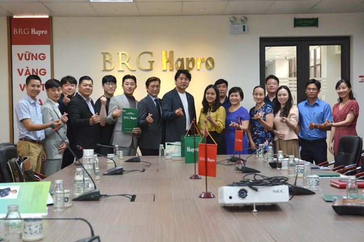 Hapro tăng cường các mối quan hệ hợp tác với các cơ quan Đại sứ quán, Thương vụ Việt Nam tại nước ngoài, gặp gỡ, giao thương với khách hàng quốc tế nhằm đẩy mạnh hoạt động xuất nhập khẩu Hapro tập trung đẩy mạnh hoạt động xuất nhập khẩu mũi nhọn sau đại dịch -1