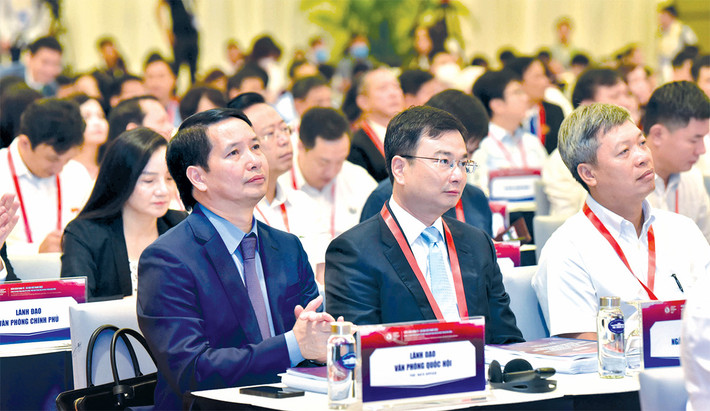 Các đại biểu dự Diễn đàn kinh tế - xã hội Việt Nam năm 2022 tổ chức ngày 18.9. Ảnh: Lâm Hiển Dẫn dắt, thúc đẩy sự phát triển đúng định hướng -0