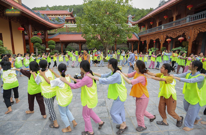 Khóa tu mùa hè chùa Ba Vàng là nơi gắn kết rất nhiều tình bạn đẹp Chắp cánh cho những ước mơ vươn cao, vươn xa -0