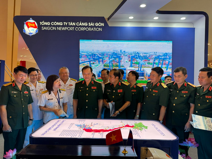 Các đại biểu tham dự VIDEX 2023. Ảnh: NT Khai mạc Hội chợ triển lãm sản phẩm kinh tế, quốc phòng Việt Nam - Campuchia -0