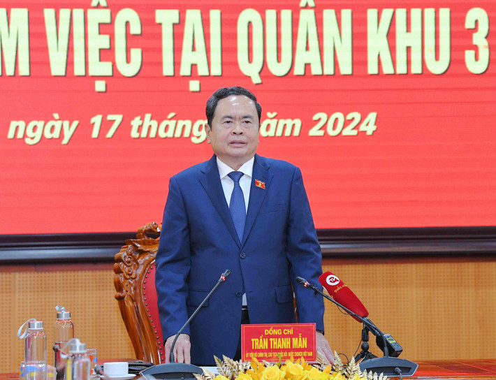 Chủ tịch Quốc hội Trần Thanh Mẫn phát biểu tại cuộc làm việc. Ảnh: Lâm Hiển Chủ tịch Quốc hội Trần Thanh Mẫn thăm và làm việc tại Quân khu 3 -0
