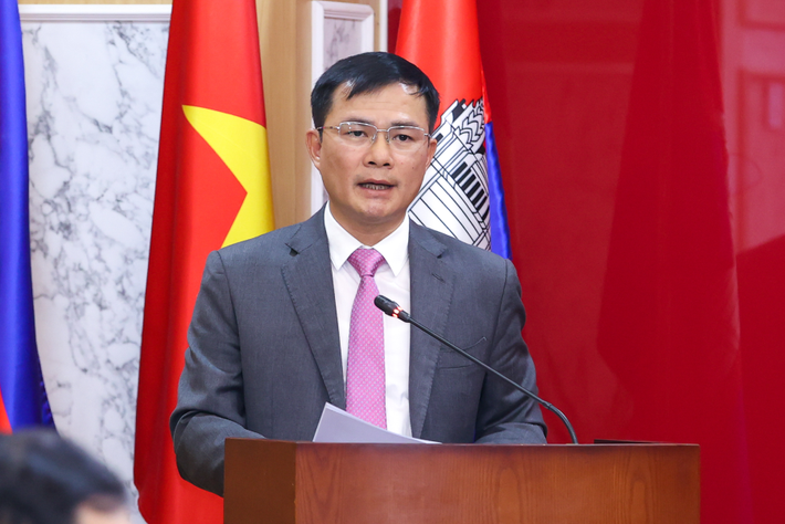 Chủ tịch kiêm Tổng giám đốc Viettel Tào Đức Thắng khẳng định, Viettel cam kết đồng hành cùng Campuchia ứng dụng các công nghệ số, giải pháp số phục vụ mọi hoạt động xã hội. Ảnh: VT Thủ tướng Phạm Minh Chính đến thăm và làm việc với công ty Viettel đầu tư tại Campuchia -0