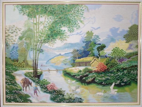 Tác phẩm thêu Sơn thủy hữu tình của nghệ nhân Hoàng Thị Khương. Nghệ nhân thêu Hoàng Thị Khương – Những kiệt tác tạo nên từ nghị lực phi thường -0