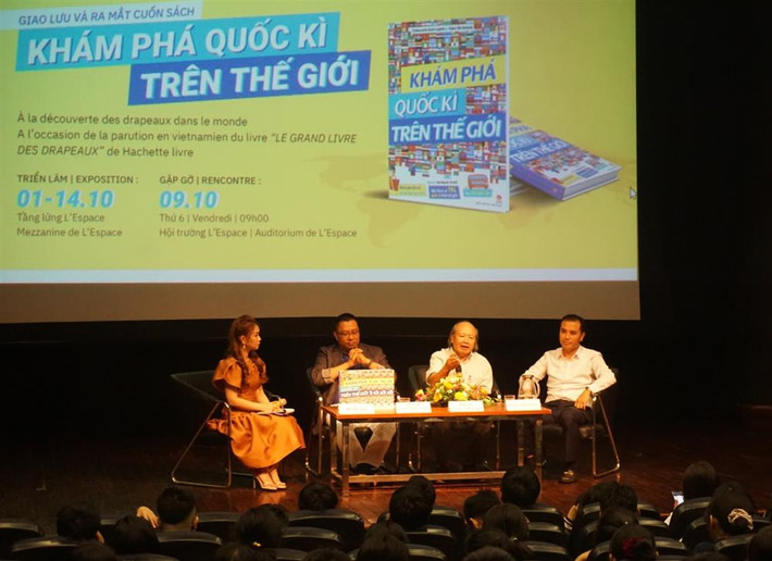 Tọa đàm ra mắt sách "Khám phá quốc kỳ trên thế giới" Tọa đàm ra mắt sách "Khám phá quốc kỳ trên thế giới"