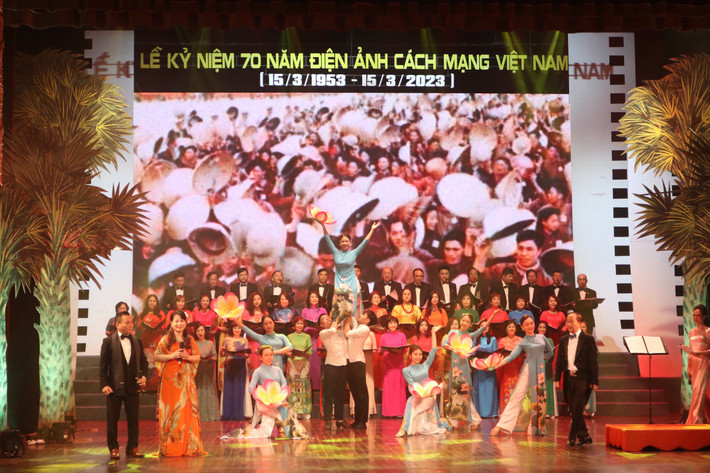 Lớp bồi dưỡng nhằm nâng cao trình độ cho lực lượng chỉ đạo nghệ thuật các đơn vị nghệ thuật biểu diễn chuyên nghiệp Bồi dưỡng kiến thức định hướng, Chỉ đạo nghệ thuật, Tổng đạo diễn - 2023