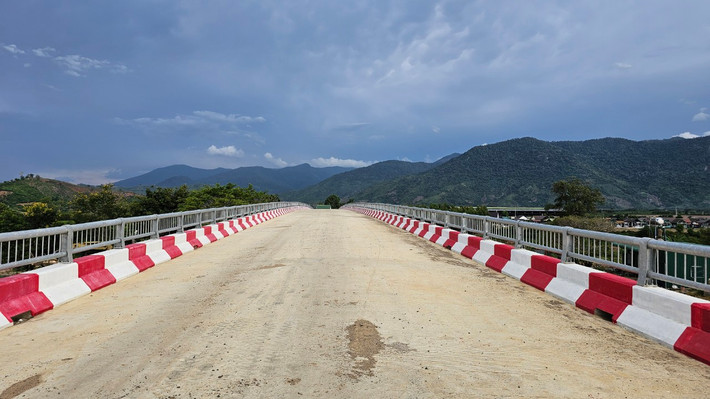 Đắk Lắk: Cầu 36 tỷ đồng xây xong chưa thể thông xe vì vướng trạm quản lý bảo vệ rừng ảnh 4 Cầu 36 tỷ đồng xây xong chưa thể thông xe vì vướng trạm quản lý bảo vệ rừng -0