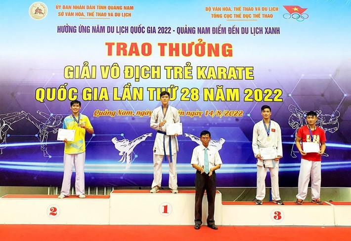 Võ sĩ Hoàng Tuấn Anh giành Huy chương Vàng hạng cân 70kg lứa tuổi 18-22 cho Bình Dương Bình Dương: Giành 6 huy chương Vàng tại Giải vô địch Karate trẻ quốc gia 2022 -0