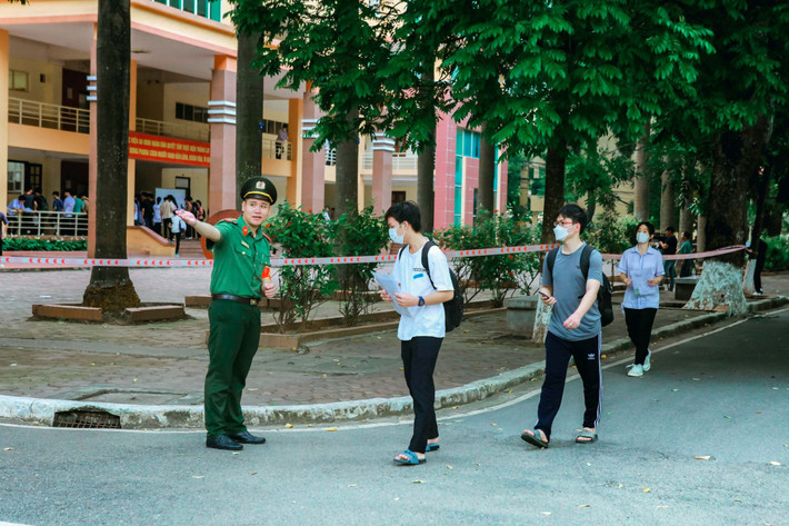 Các thí sinh được chỉ dẫn đến phòng thi Học viện An ninh nhân dân bảo đảm các điều kiện -0