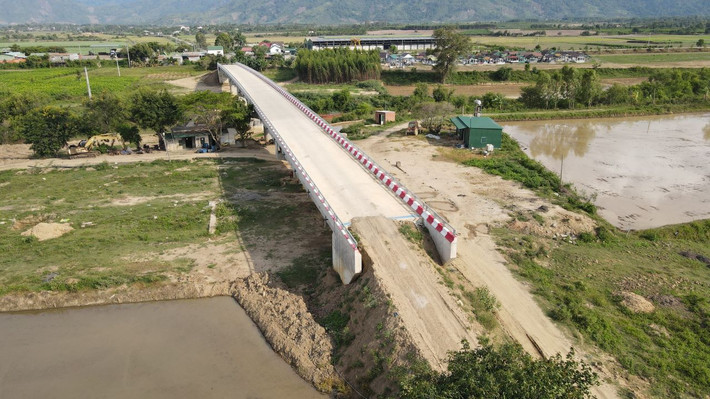 Đắk Lắk: Cầu 36 tỷ đồng xây xong chưa thể thông xe vì vướng trạm quản lý bảo vệ rừng ảnh 2 Cầu 36 tỷ đồng xây xong chưa thể thông xe vì vướng trạm quản lý bảo vệ rừng -0