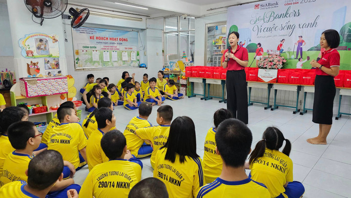 Là một trong các ngân hàng có bề dày trong xây dựng văn hóa doanh nghiệp, SeABank đặc biệt phát triển văn hóa giúp đỡ, hỗ trợ những hoàn cảnh yếu thế trong xã hội Ba thập kỷ SeABank kiến tạo văn hóa Kết nối -0