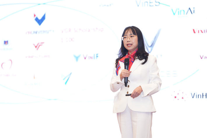 TS. Lê Mai Lan, Phó Chủ tịch Tập đoàn Vingroup phát biểu tại sự kiện VINIF tài trợ 62 tỷ đồng học bổng thạc sĩ và tiến sĩ và sau tiến sĩ năm 2022 -0