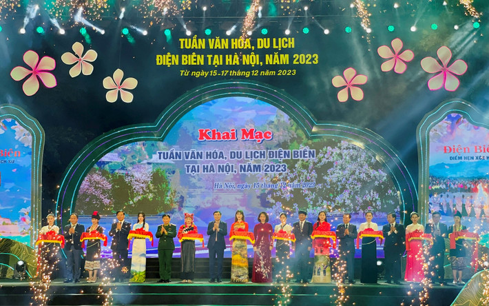 Lễ khai mạc Tuần Văn hóa, Du lịch Điện Biên tại Hà Nội năm 2023. Ảnh: sovhtt.hanoi.gov.vn Tổ chức “Những ngày Hà Nội tại tỉnh Điện Biên” vào tháng 8 -0