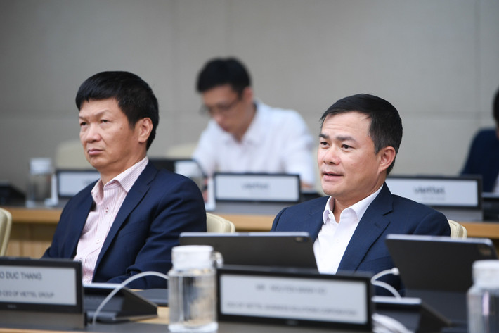 Lãnh đạo Tập đoàn Viettel tham gia vào buổi ký kết. Ảnh: Viettel Viettel hợp tác với Google thúc đẩy chuyển đổi số lĩnh vực giáo dục và điện toán đám mây Việt Nam -0