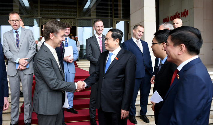 Chủ tịch Quốc hội Trần Thanh Mẫn tiếp Đại sứ EU và Đại sứ, Đại biện các nước thành viên EU ảnh 1 Chủ tịch Quốc hội Trần Thanh Mẫn tiếp Đại sứ EU và Đại sứ, Đại biện các nước thành viên EU -0