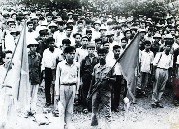 Sinh viên các trường đại học tại miền Bắc nhập ngũ ngày 6.9.1971. Ảnh: Tư liệu Sinh viên các trường đại học tại miền Bắc nhập ngũ ngày 6.9.1971- Ảnh: tư liệu