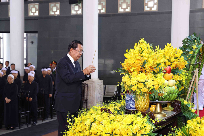 Lãnh đạo nhiều nước trên thế giới, cơ quan ngoại giao, tổ chức quốc tế tại Hà Nội viếng Tổng Bí thư Nguyễn Phú Trọng ảnh 6 Chủ tịch Quốc hội Cuba và đoàn đại biểu nhiều nước trên thế giới viếng Tổng Bí thư Nguyễn Phú Trọng -1
