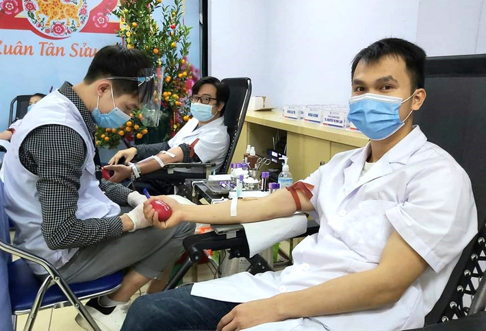 Động viên, khuyến khích người dân tham gia hiến máu tình nguyện Động viên, khuyến khích người dân tham gia hiến máu tình nguyện