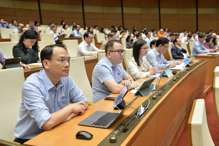 Các đại biểu tại phiên chất vấn và trả lời chất vấn. Ảnh: Hồ Long Cấp bách thực hiện nghiêm pháp luật về bảo vệ môi trường nước -0