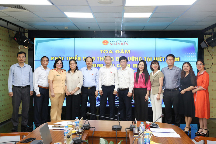 Lấp khoảng trống pháp luật về bảo vệ trẻ em tham gia giao thông ảnh 1 Lấp khoảng trống pháp luật về bảo vệ trẻ em tham gia giao thông -0