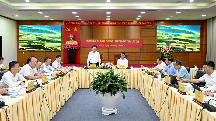 Quang cảnh buổi làm việc Bộ trưởng Bộ Công Thương Nguyễn Hồng Diên: Phát triển Lào Cai thành cực tăng trưởng của vùng và cả nước -0