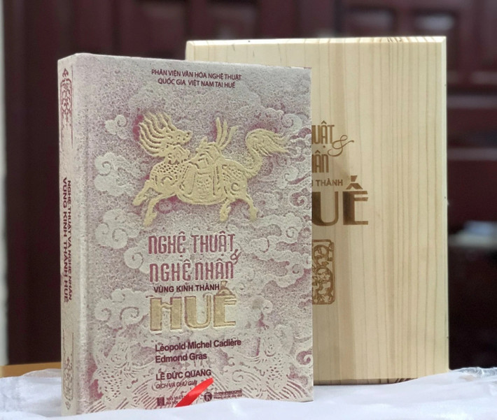 Bản sách đặc biệt với bìa nghệ thuật trúc chỉ. Ảnh: Thái Hà Books Nét độc đáo giữa thị trường sách -1