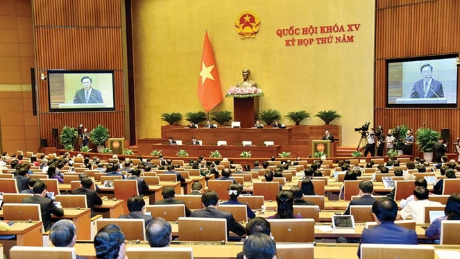 Toàn cảnh phiên bế mạc Kỳ họp thứ Năm, Quốc hội Khóa XV. Ảnh: Lâm Hiển Chủ tịch Quốc hội Vương Đình Huệ ký chứng thực 1 luật và 2 Nghị quyết được Quốc hội thông qua tại Kỳ họp thứ Năm