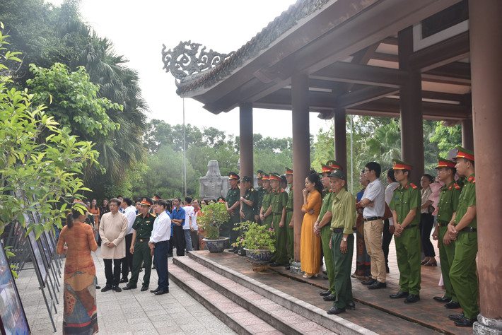 Triển lãm chuyên đề “77 năm - Trọn vẹn nghĩa tình” gồm gần 80 hình ảnh, tư liệu lịch sử tiêu biểu. Ảnh: BTC Triển lãm chuyên đề “77 năm - Trọn vẹn nghĩa tình” -0