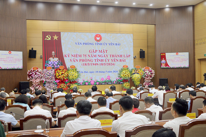 Toàn cảnh buổi gặp mặt kỷ niệm 75 năm Ngày thành lập Văn phòng Tỉnh ủy Yên Bái gặp mặt kỷ niệm 75 năm ngày thành lập -0