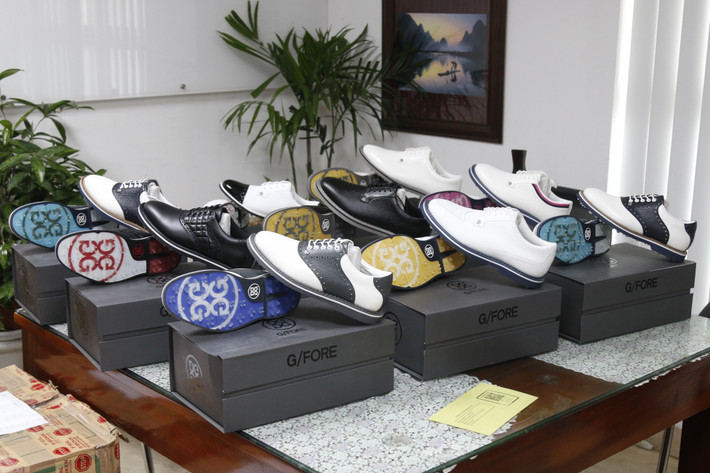 Giày golf G/FORE được ưa chuộng ở thị trường Mỹ với thiết kế tinh tế ôm chân kiểu dáng đa dạng, bản hạn chế số lượng được USAORDER đưa về Việt Nam. Gậy golf độc lạ, chính hãng dành cho các golfer tại Việt Nam