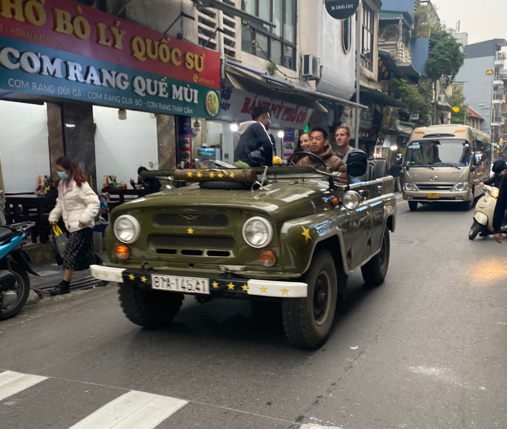 Đội cảnh sát giao thông số 1 (Phòng Cảnh sát giao thông Hà Nội) đã xử phạt hàng chục trường hợp xe U Oát vi phạm trật tự an toàn giao thông Hàng loạt xe U Oát vi phạm trật tự an toàn giao thông bị xử phạt sau phản ánh của Báo Đại biểu Nhân dân -0