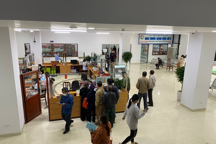 Hình ảnh so sánh khu tiếp đón tại Bệnh viện đa khoa huyện Ba Vì trước và sau triển khai mô hình Phó Giám đốc BV đa khoa Ba Vì: Chỉ số khám bệnh, điều trị nội trú tăng 150% sau triển khai mô hình Bệnh viện chị - em -0