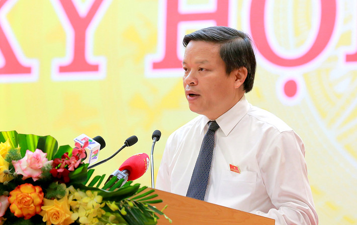 Phó Chủ tịch UBND tỉnh Phan Trọng Tấn trình bày báo cáo tại kỳ họp Dành thời gian thỏa đáng cho thảo luận, chất vấn và giải trình -0