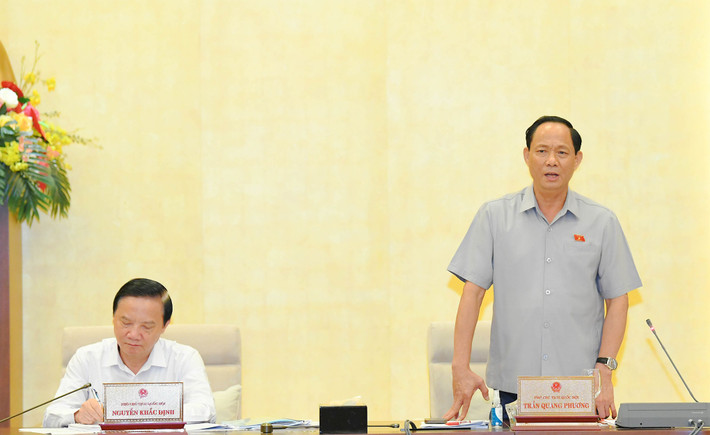 Phó Chủ tịch Quốc hội, Thượng tướng Trần Quang Phương điều hành phiên họp. Ảnh: Lâm Hiển Kỳ vọng những quyết sách của Quốc hội giúp ổn định và nâng cao đời sống của nhân dân -0
