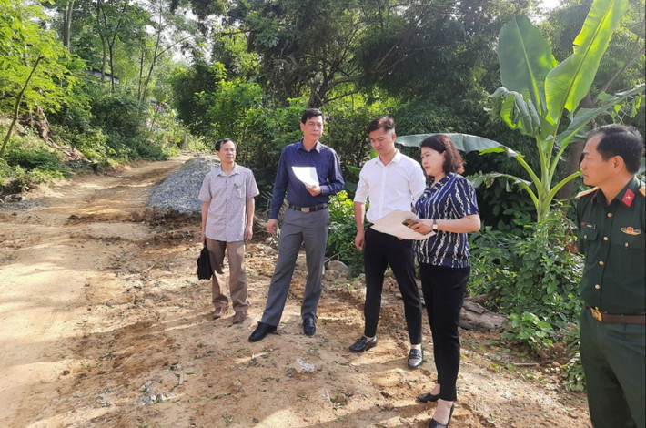 Căn cứ, dẫn chứng cụ thể chỉ ra hạn chế, yếu kém ảnh 1 Ban Pháp chế HĐND tỉnh Điện Biên giám sát đầu tư công tại huyện Điện Biên - ẢNH A. NGUYÊN