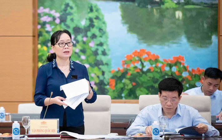 Phó Chủ nhiệm Văn phòng Quốc hội Nguyễn Thị Thúy Ngần phát biểu Phó Chủ tịch Quốc hội Nguyễn Khắc Định chủ trì họp giao ban giữa Lãnh đạo Quốc hội và Thường trực các cơ quan của Quốc hội -0
