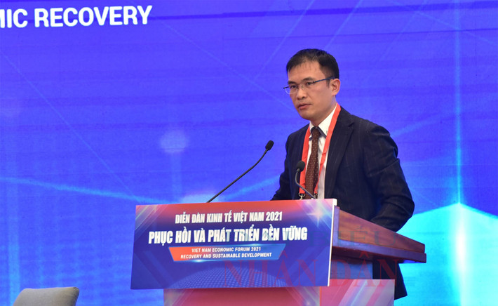 Giảng viên cao cấp Học Viện Tài chính PGS.TS. Vũ Sỹ Cường phát biểu Ảnh: Lâm Hiển Giảng viên cao cấp Học Viện Tài chính PGS.TS. Vũ Sỹ Cường phát biểu Ảnh: Lâm Hiển