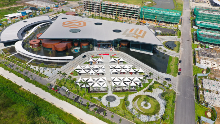 Masterise Homes chính thức giới thiệu Sales Gallery kiêm lifestyle hub lớn nhất Việt Nam với quy mô lên đến 10.000 m2 . Masterise Homes chính thức khai trương Sales Gallery kiêm Lifestyle Hub quy mô hàng đầu Việt Nam tại The Global City -0