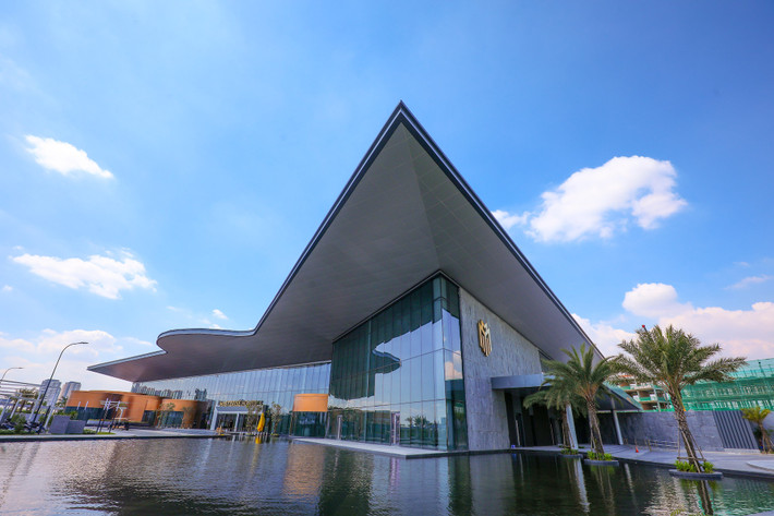 Thiết kế bên ngoài ấn tượng và hoành tráng của The Global City Sales Gallery. Masterise Homes chính thức khai trương Sales Gallery kiêm Lifestyle Hub quy mô hàng đầu Việt Nam tại The Global City -0