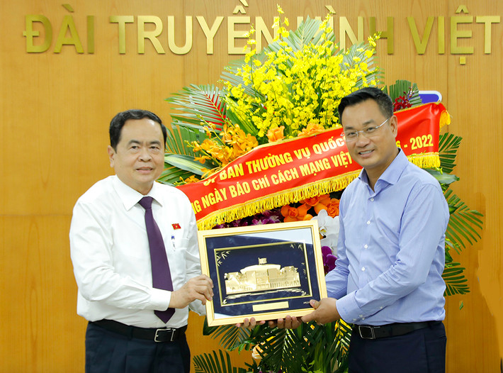 Ảnh: Hồ Long Sớm trở thành đài truyền hình có “thương hiệu” trong khu vực, vươn tầm quốc tế -0