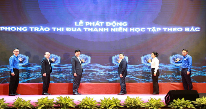 Đảng ủy Agribank và BTV Đoàn Thanh niên Agribank thực hiện nghi lễ nhấn nút phát động phong trào thi đua “Thanh niên học tập theo Bác” Đảng bộ Agribank tiếp tục đẩy mạnh việc học tập và làm theo tư tưởng, đạo đức, phong cách Hồ Chí Minh, đáp ứng yêu cầu nhiệm vụ trước tình hình mới