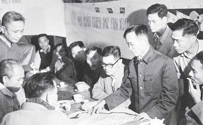Đồng chí Lê Văn Lương, Bí thư Trung ương Đảng thăm quân dân Vĩnh Linh, Quảng Trị (tháng 2.1969) Ảnh: Đức Quảng Đồng chí Lê Văn Lương, Bí thư Trung ương Đảng thăm quân dân Vĩnh Linh, Quảng Trị (tháng 2.1969) Ảnh: Đức Quảng