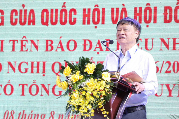 Nguyên Ủy viên Trung ương Đảng, nguyên Tổng Giám đốc Đài Tiếng nói Việt Nam, nguyên Phó Chủ tịch Hội đồng Lý luận Trung ương, GS.TS. Vũ Văn Hiền trình bày tham luận tại hội nghị. Ảnh: Khánh Duy Các hoạt động của Quốc hội, công việc quốc gia đại sự đều có trên Báo Đại biểu Nhân dân -0